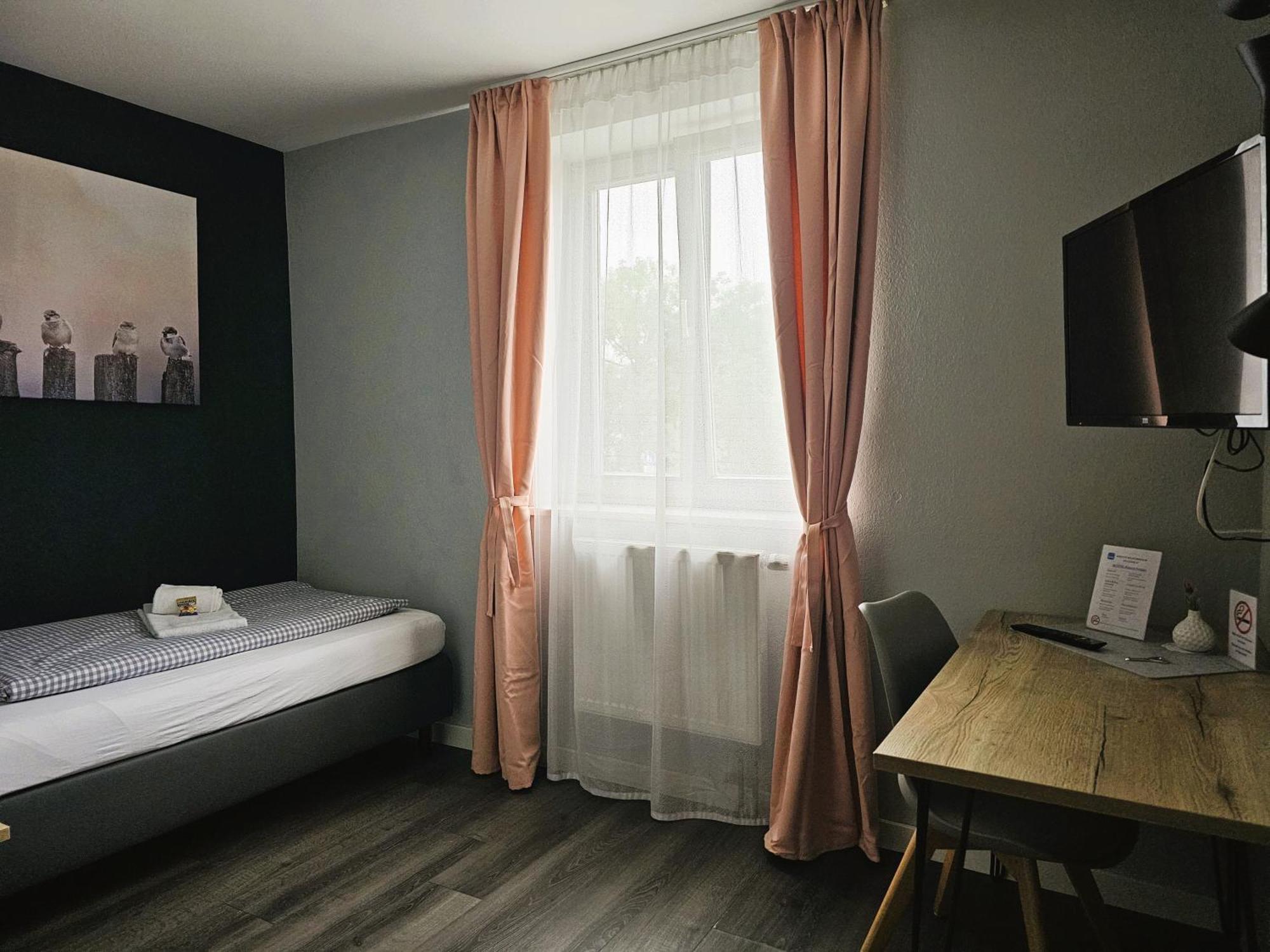 Novitel Pension Pliening - Muenchen Messe Экстерьер фото