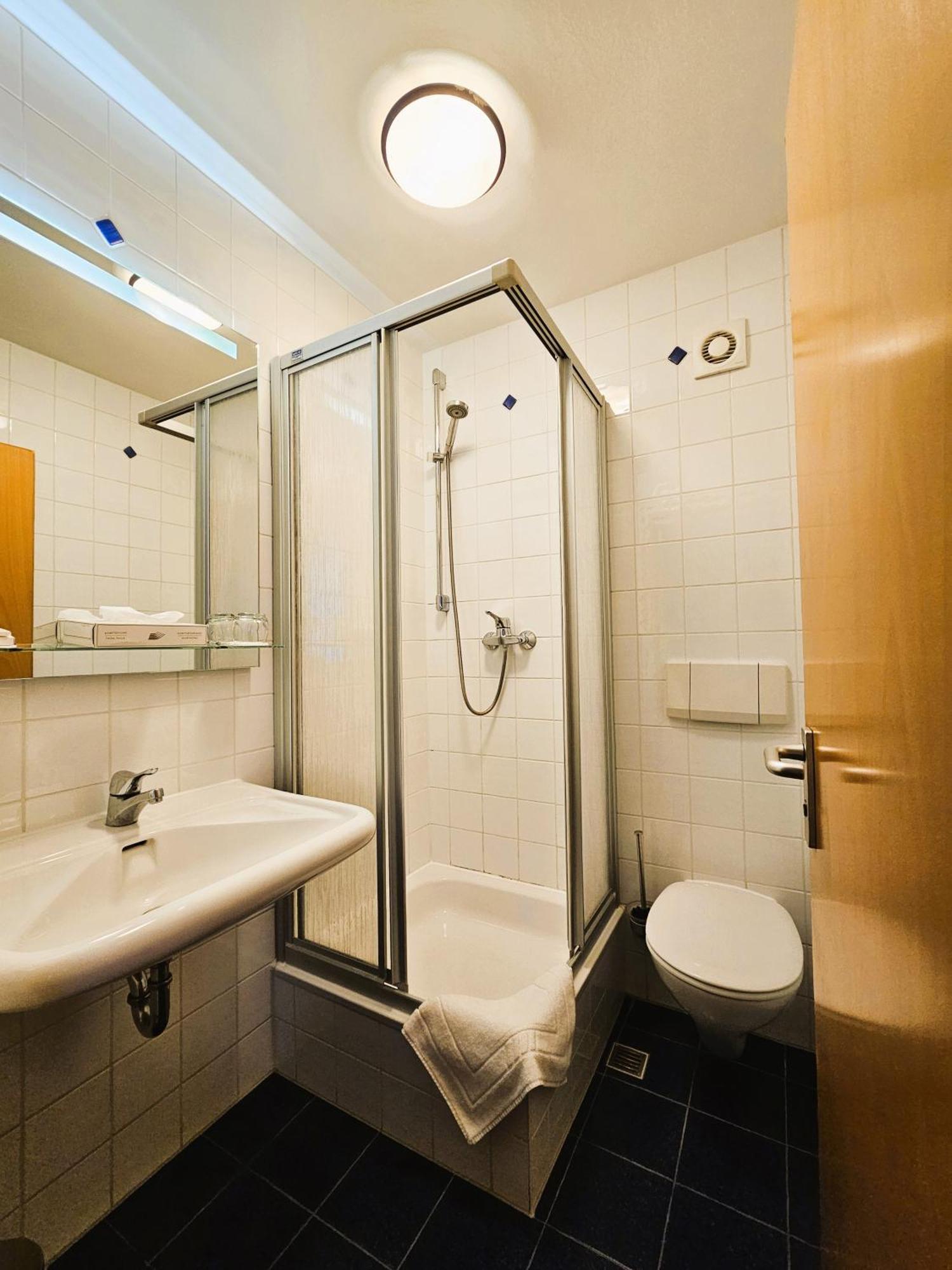 Novitel Pension Pliening - Muenchen Messe Экстерьер фото